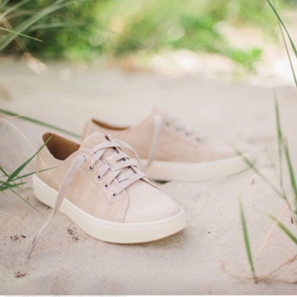 Genuine Leather Lace Up Low Top Sneakers - Picture 2 of 4